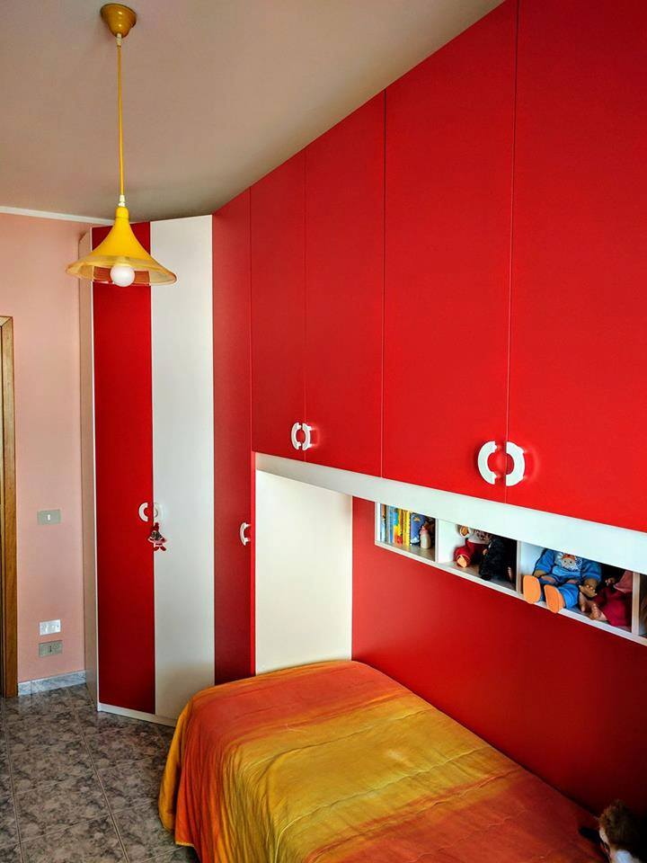 armadio rosso su misura