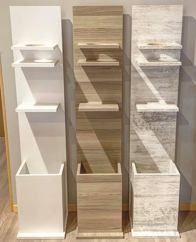 colonnina con disinfettante in legno