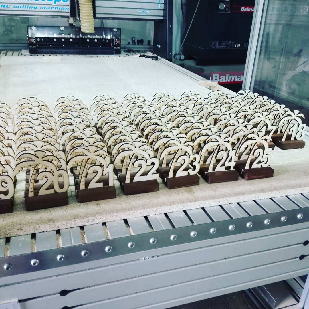 numeri tavolo in legno