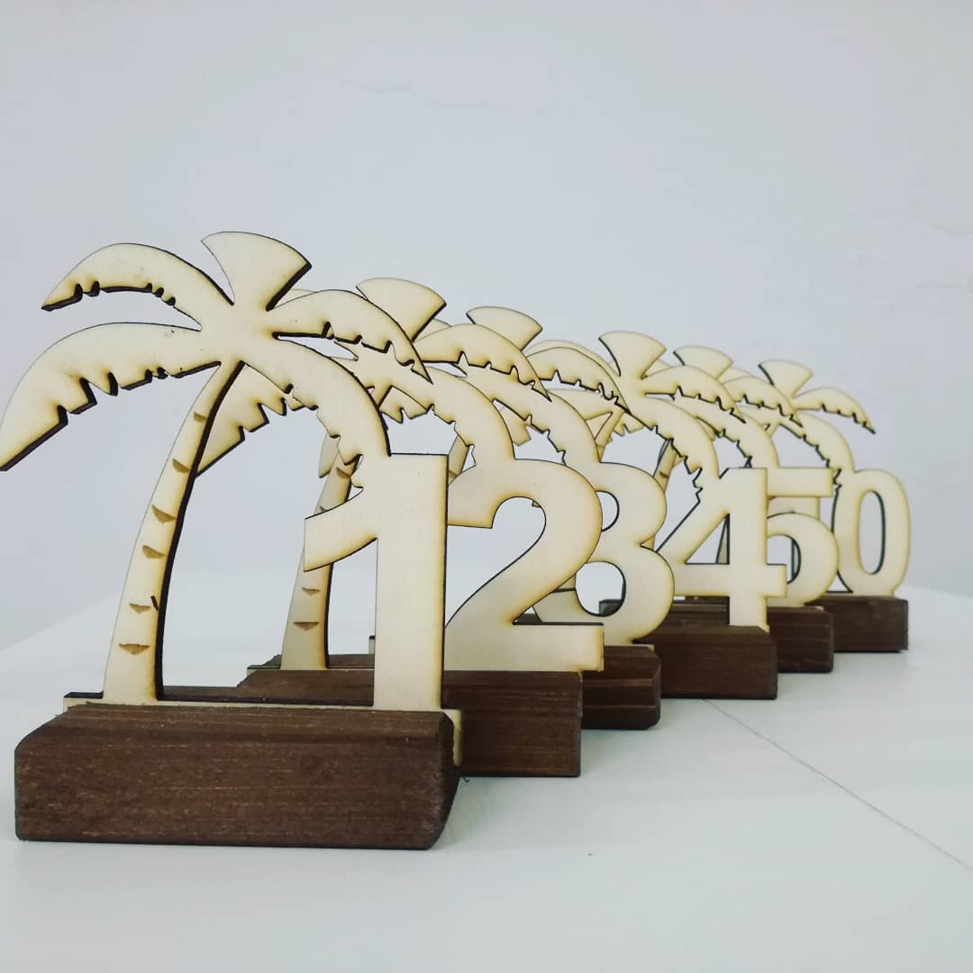 numeri realizzati in legno