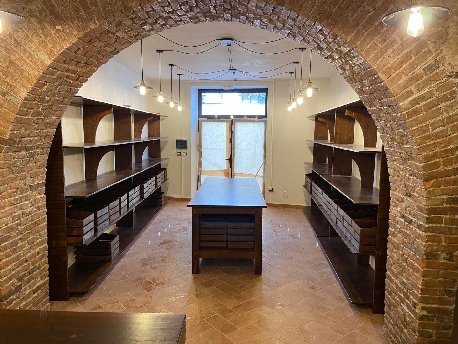 scaffali negozio arredi delizia