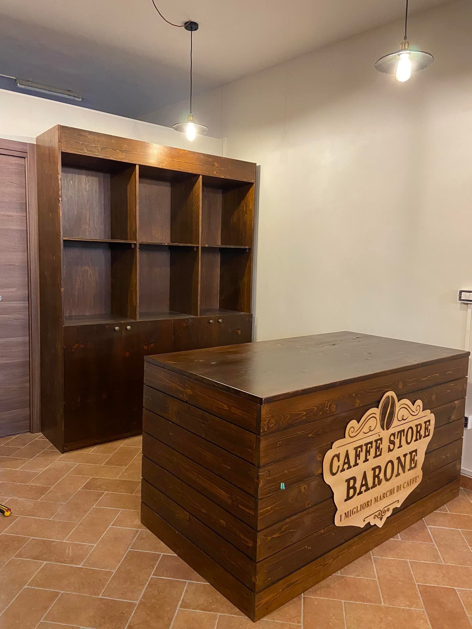 scaffali negozio arredi delizia