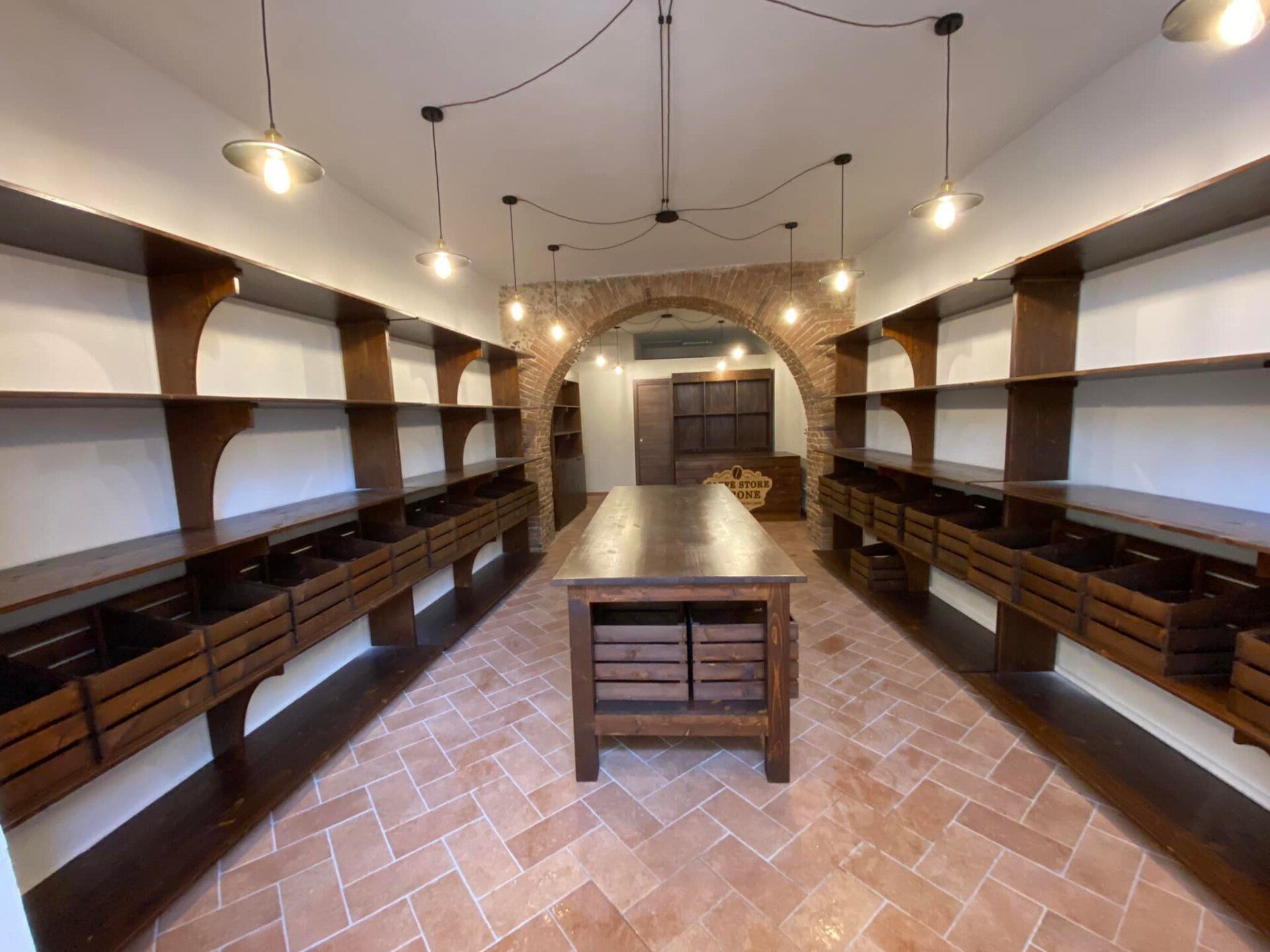 scaffali negozio arredi delizia