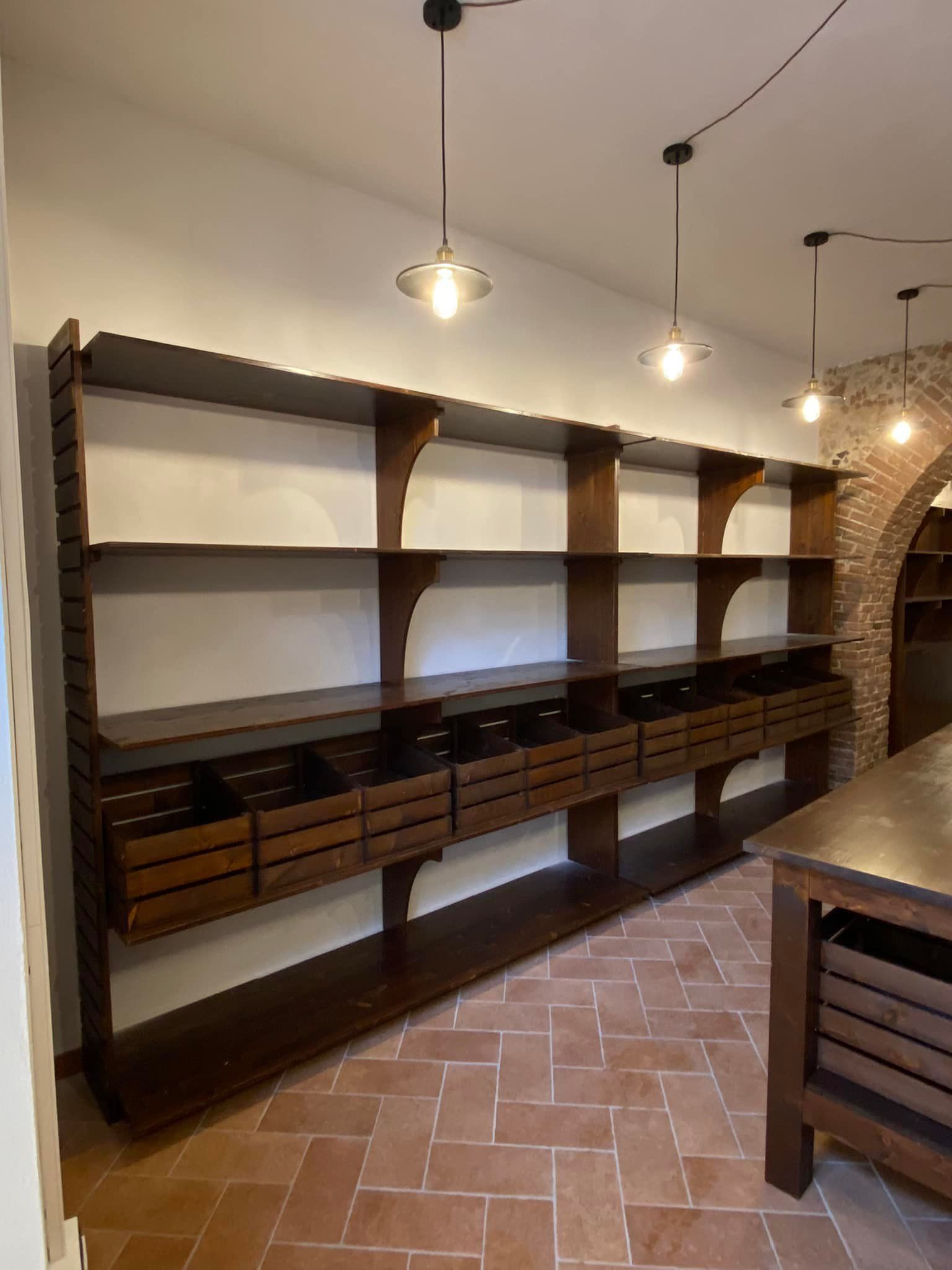 scaffali negozio arredi delizia