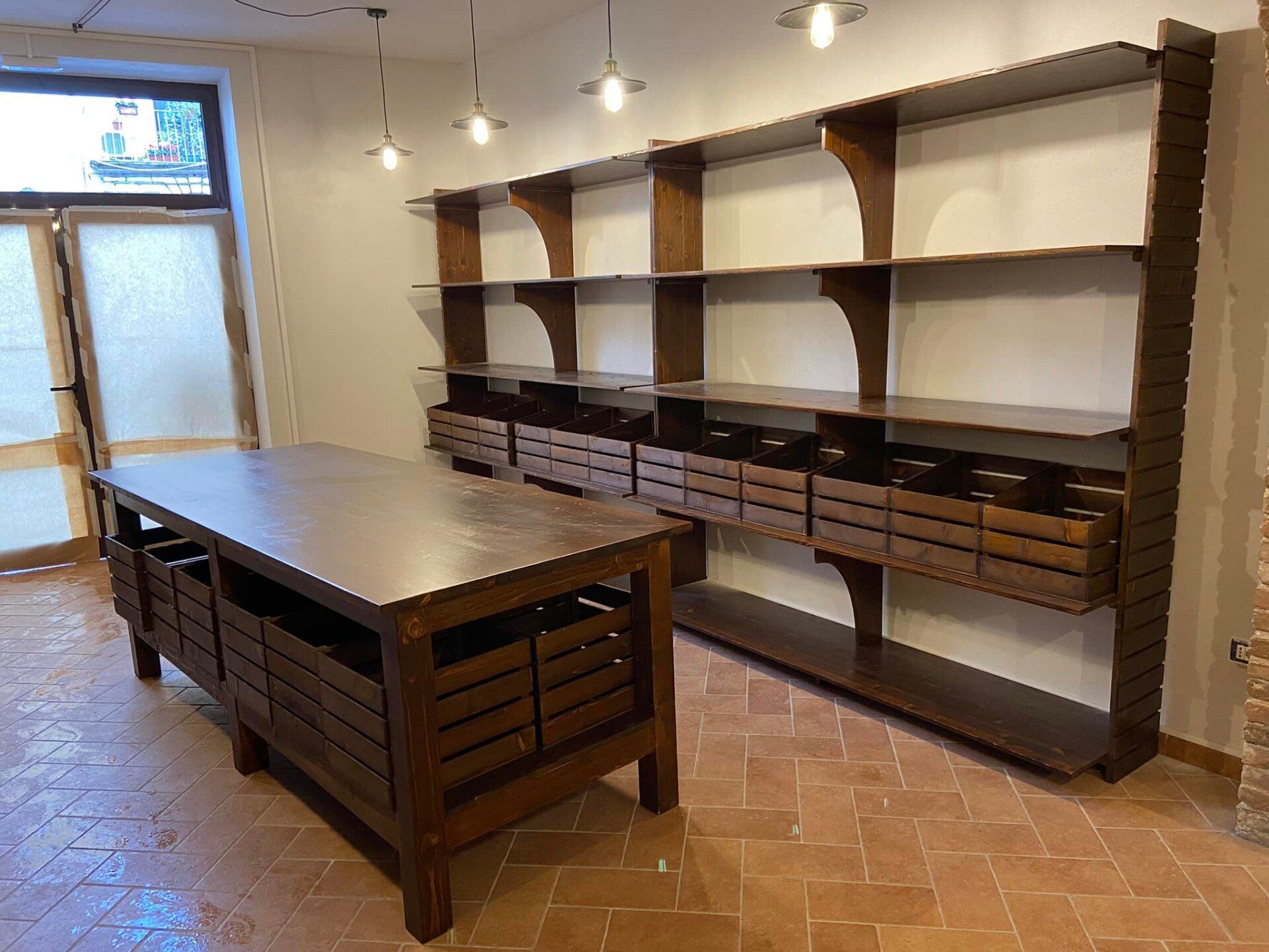 scaffali negozio arredi delizia