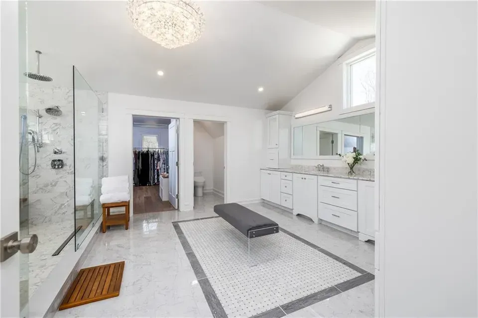 Sunnybrook bathroom 5