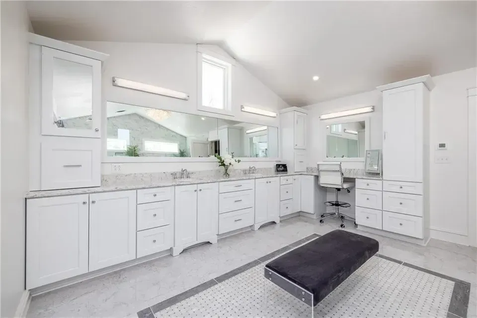 Sunnybrook bathroom 6