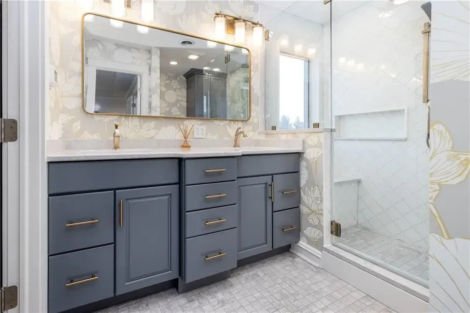 Sunnybrook bathroom 7