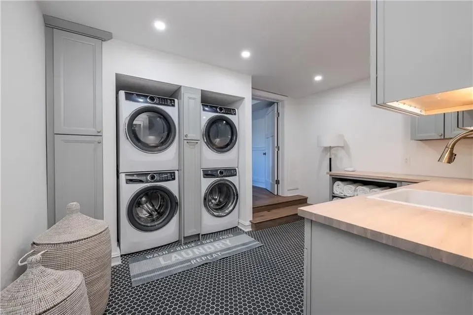 Sunnybrook bathroom 8