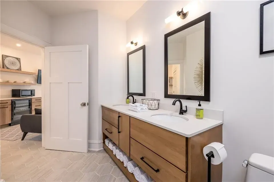 Sunnybrook bathroom 2