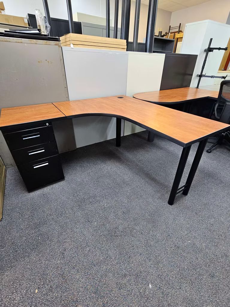 Desks/Conference Tables & Partition Panels 15