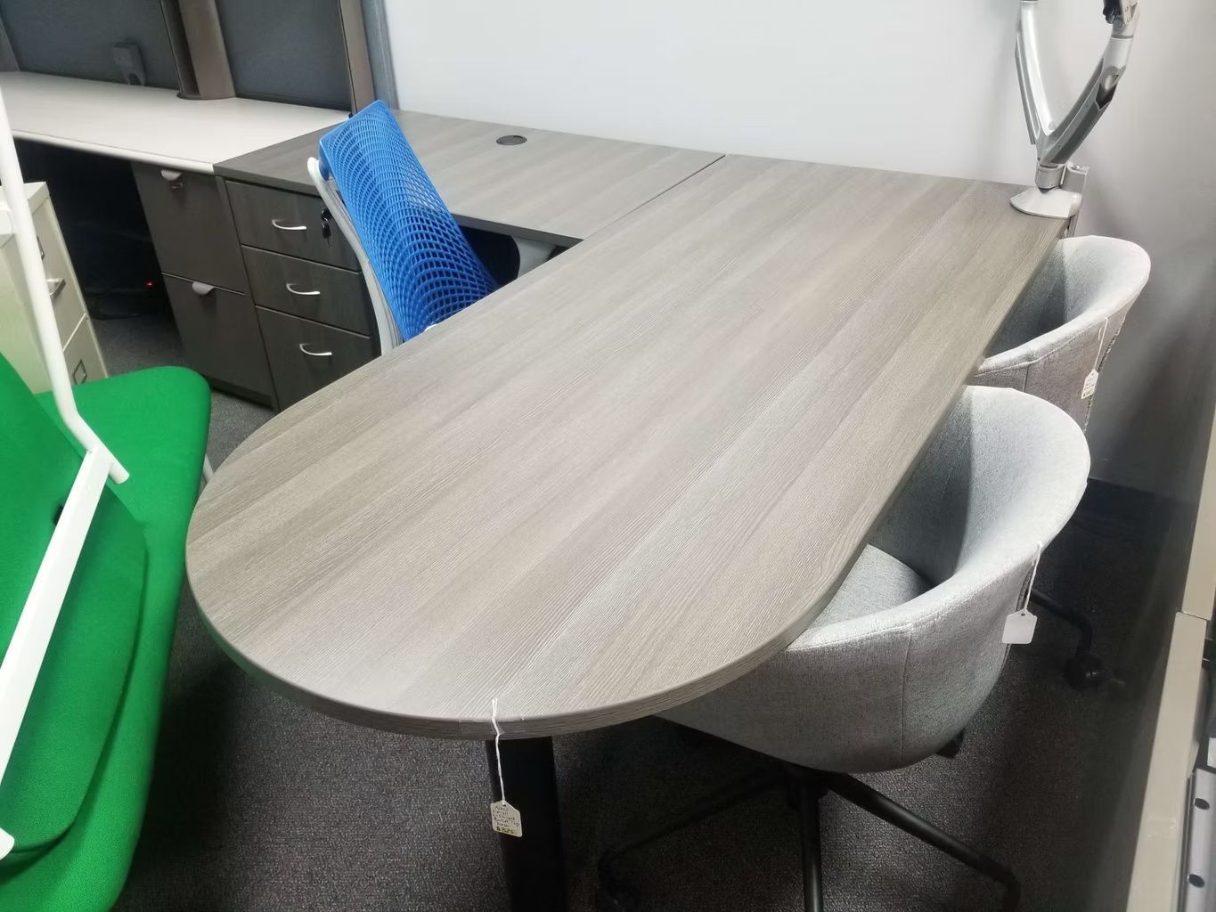 Desks/Conference Tables & Partition Panels 31