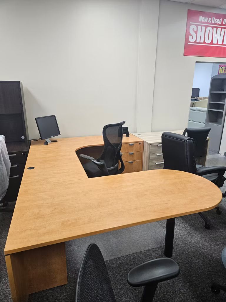 Desks/Conference Tables & Partition Panels 47