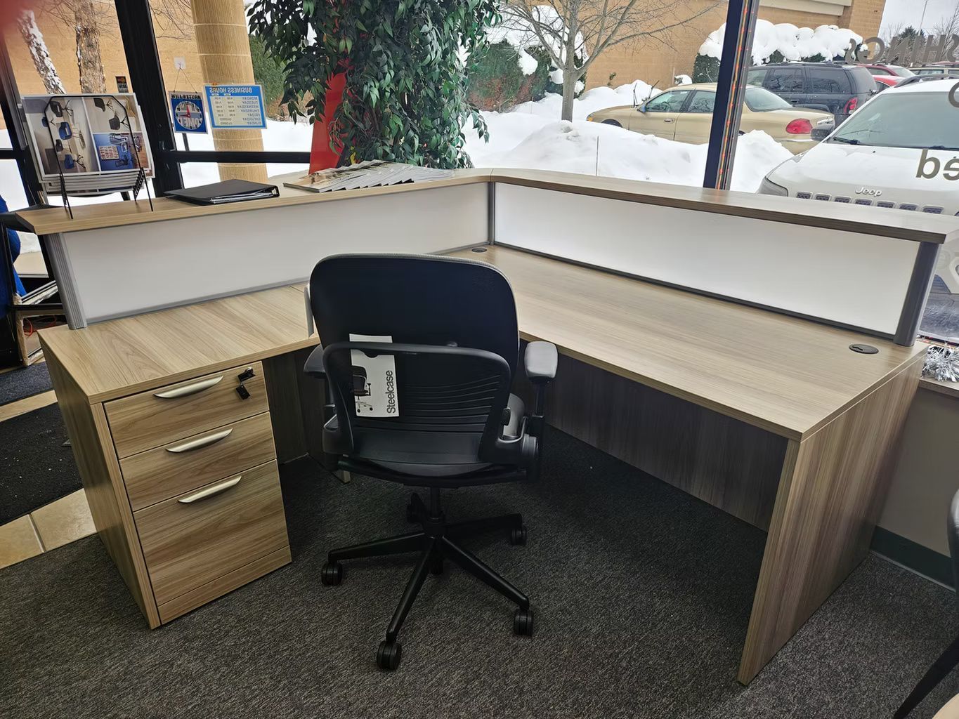 Desks/Conference Tables & Partition Panels 78