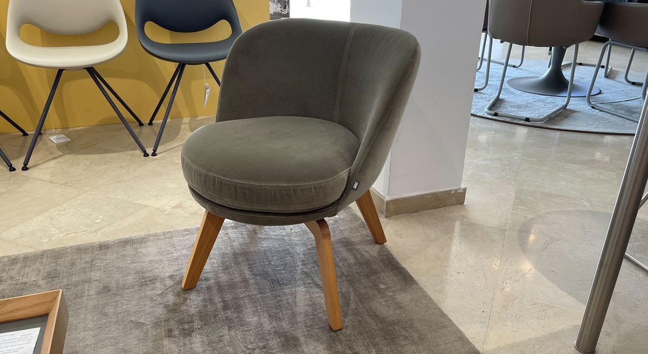 We offer variety of the best designer sofas of high quality to bring a touch of luxury and comfort to your living room in Marbella and Estepona