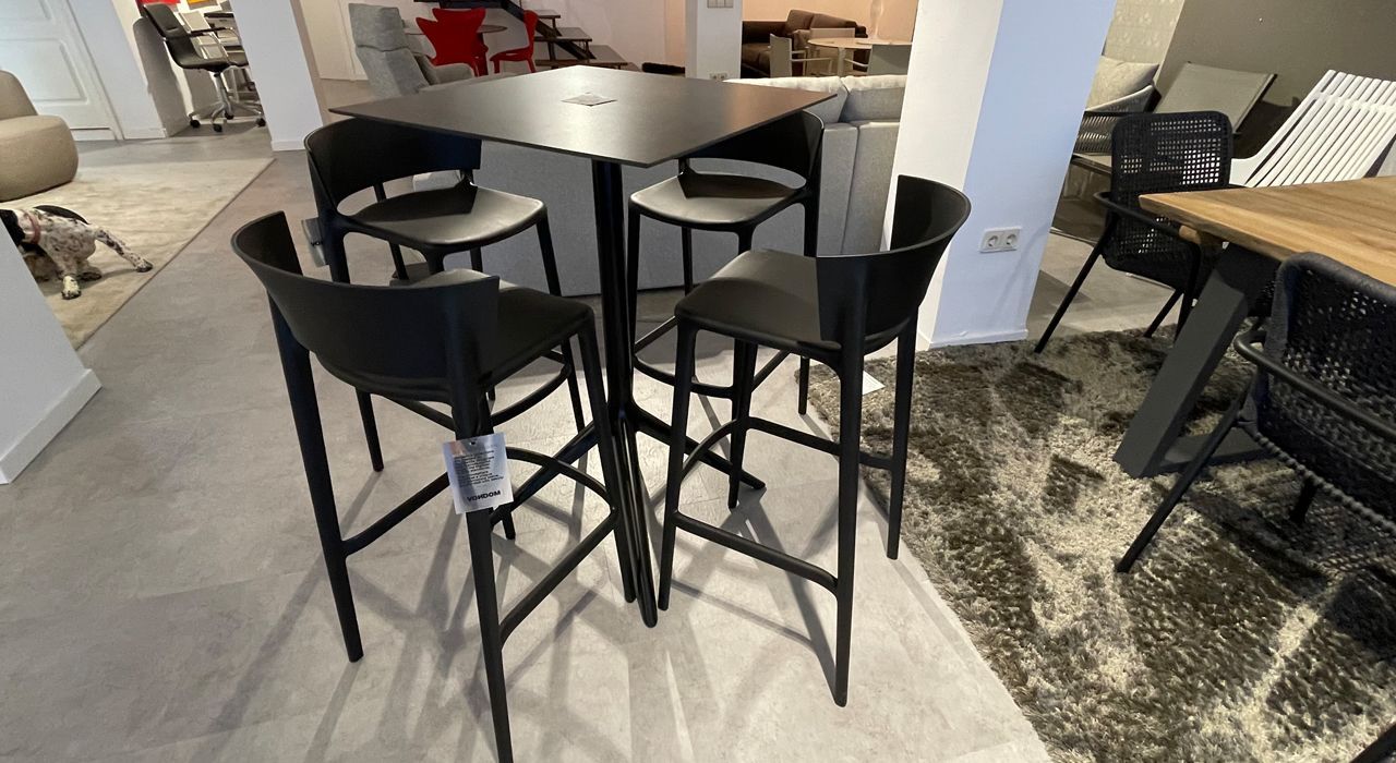 Exdisplay clearance luxury garden furniture with modern design and high-end quality in Marbella and Estepona.