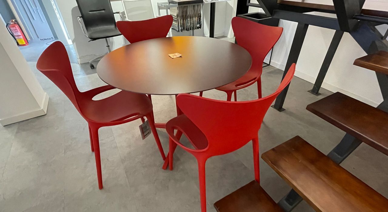 Ex-display clearance luxury garden furniture with modern design and high-end quality in Marbella and Estepona.