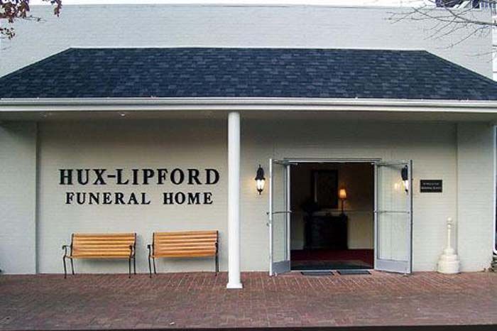 Several photos of Hux & Lipford Funeral Home In Mountain City, TN
