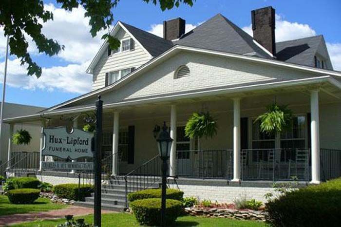 Several photos of Hux & Lipford Funeral Home In Mountain City, TN