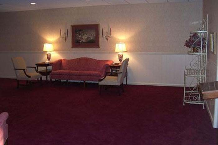 Several photos of Hux & Lipford Funeral Home In Mountain City, TN