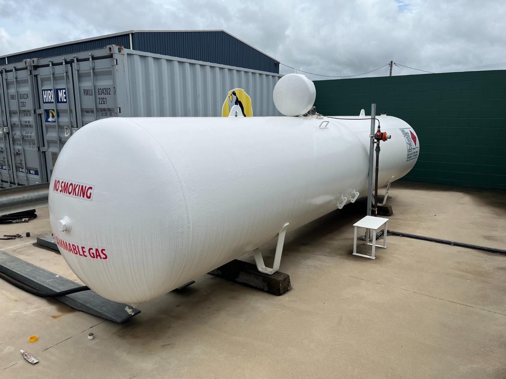 A Large White Tank Is Sitting On The Ground In Front Of A Building β LJ's Technical Services In Burdell, QLD