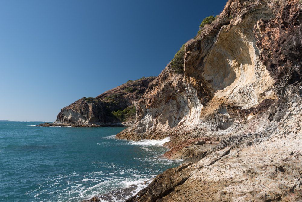 A Cliff Overlooking The Ocean With Waves Crashing On The Rocks — O'Donnell Cabinetmaking in Yeppoon, QLD