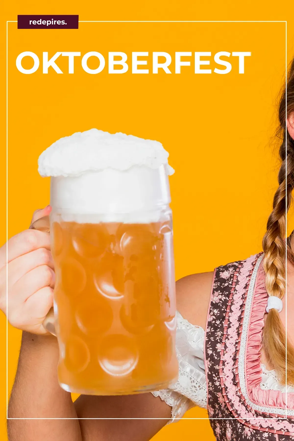 Uma mulher está segurando uma caneca de cerveja em um fundo amarelo.