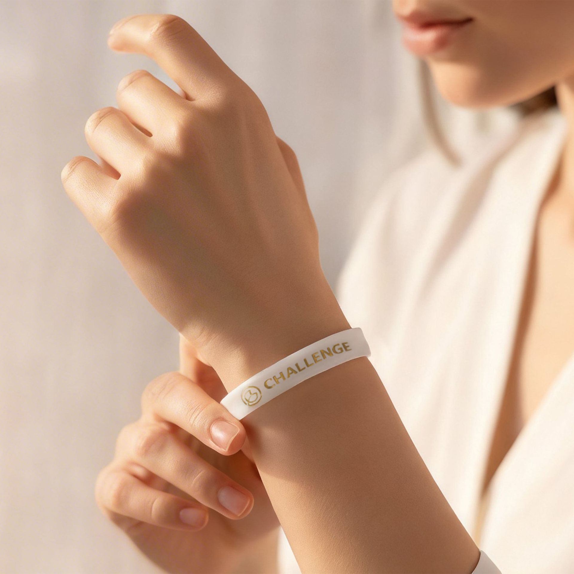 Tampak dalam blender, memperlihatkan bilah tajam dan dinding wadah bening.