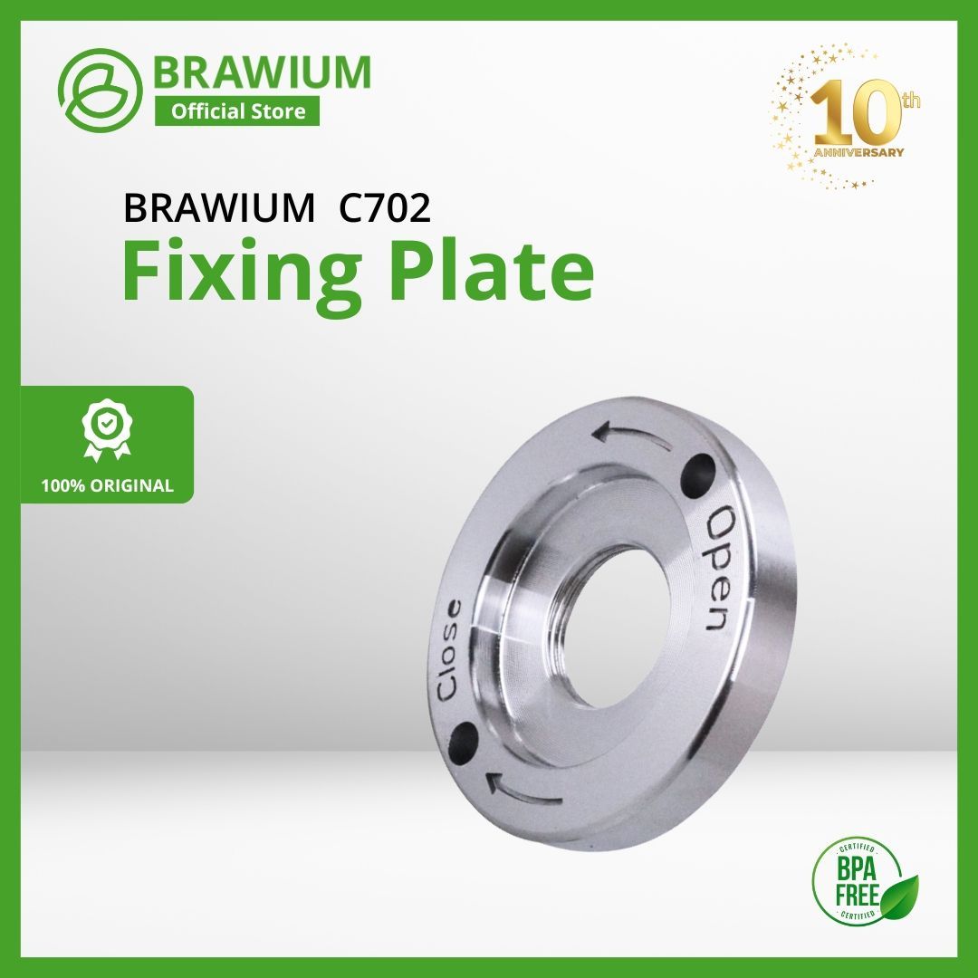 Blender Ninja Hitam dengan buah di dalamnya, untuk memblender.