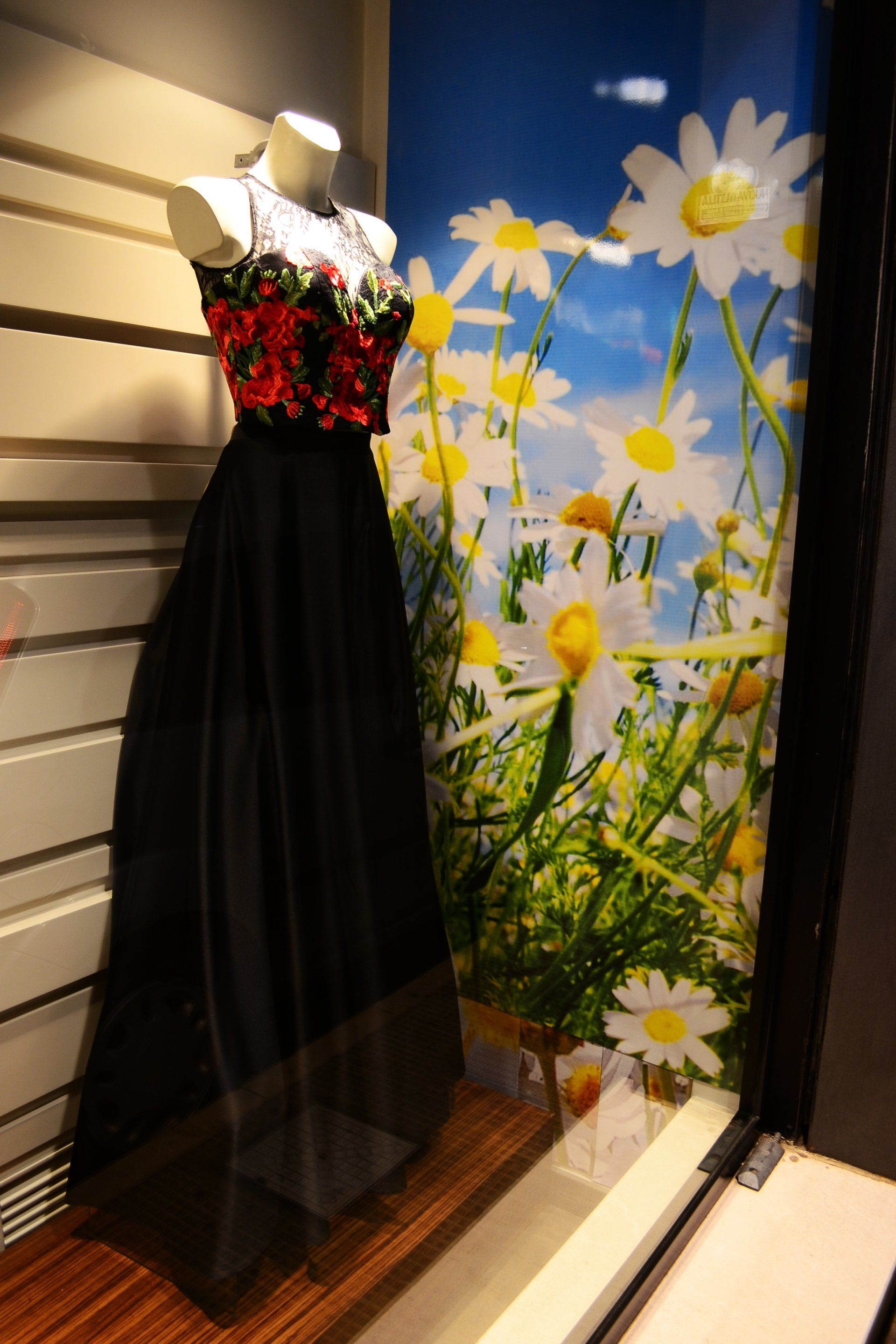 vestito da cerimonia nero e rosso senza maniche