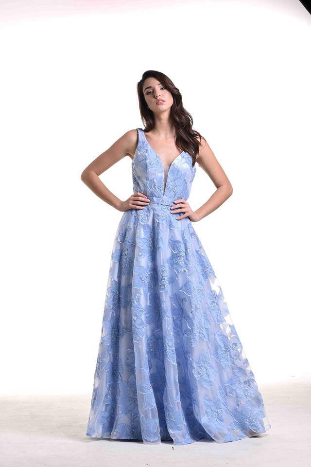 vestito da cerimonia celeste con ricami