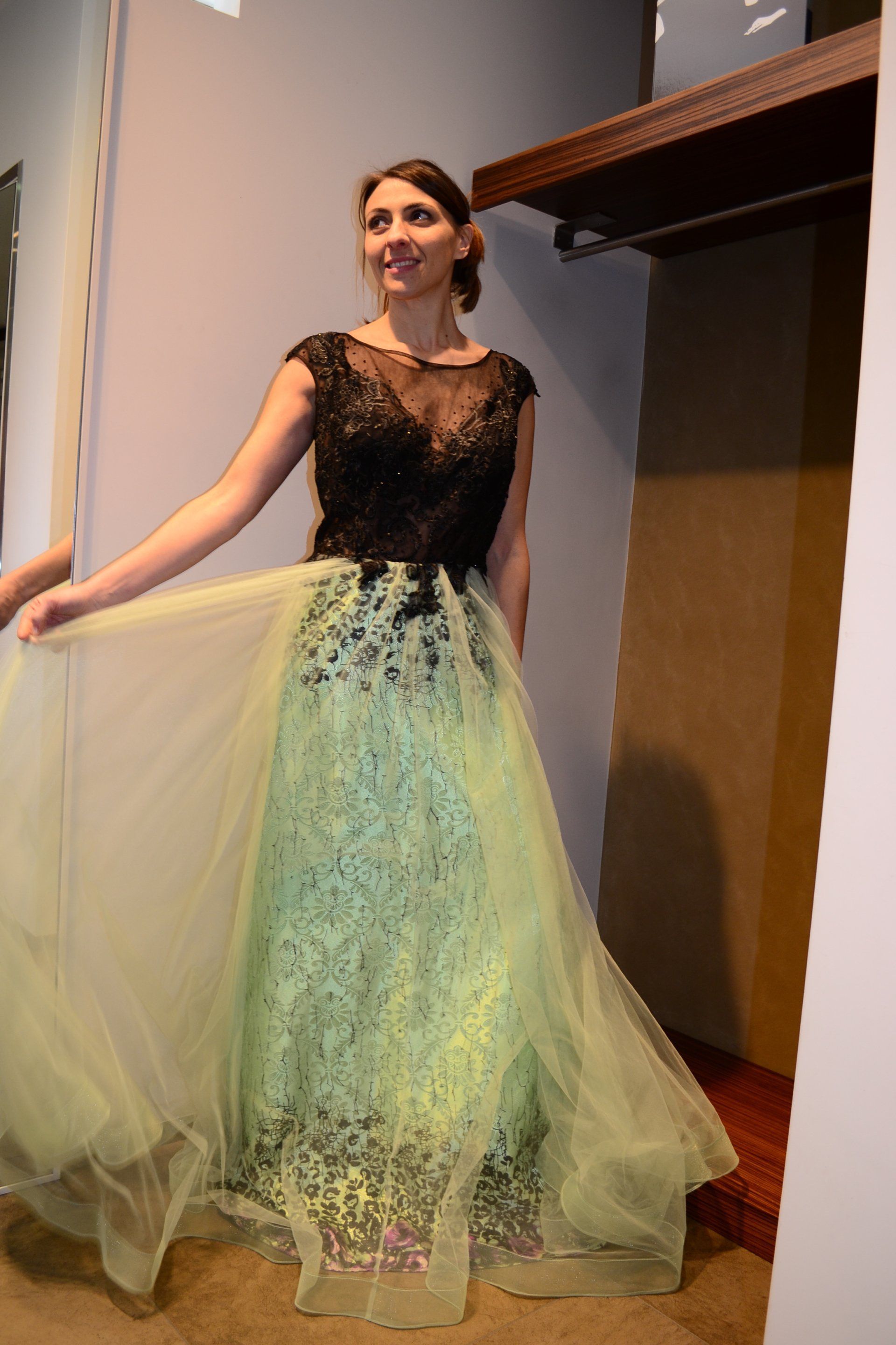 vestito da cerimonia con gonna verde e corpetto nero