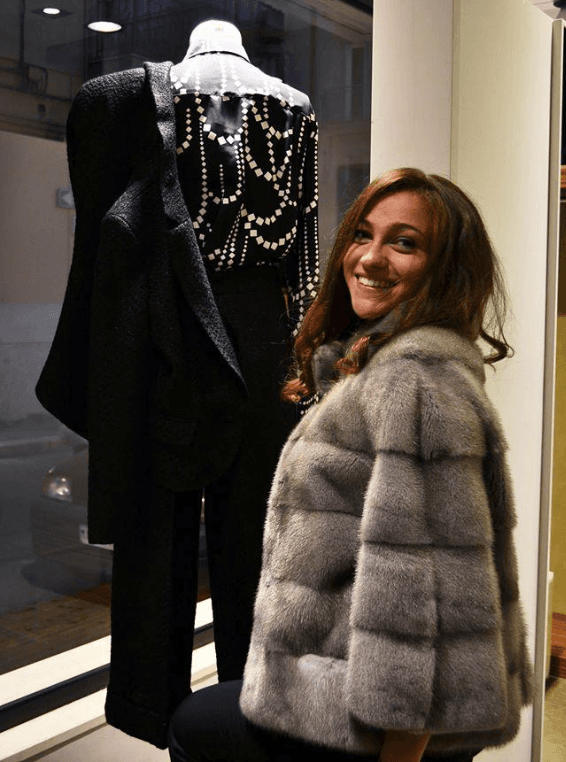 pelliccia grigia da donna