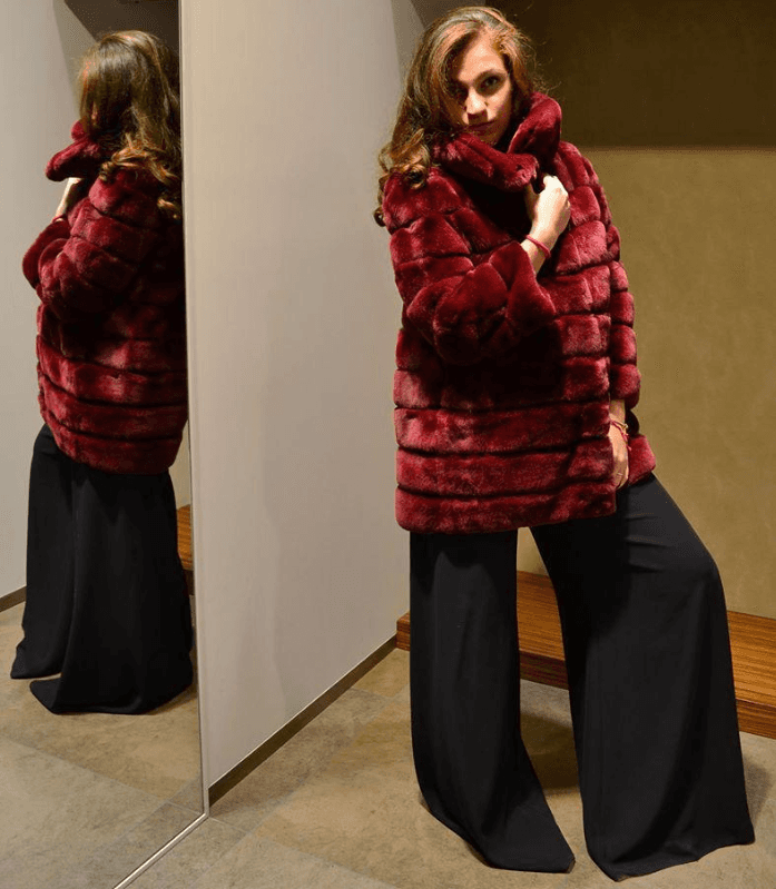 pelliccia rossa corta da donna