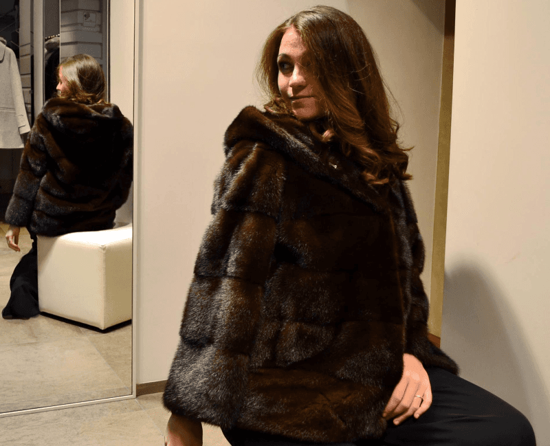 pelliccia scura da donna