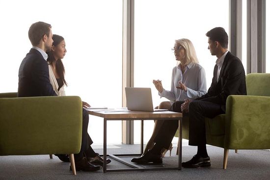 riunione con l'esperta in consulenza