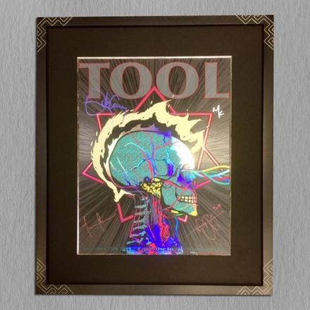 A picture of a skull with the word tool on it