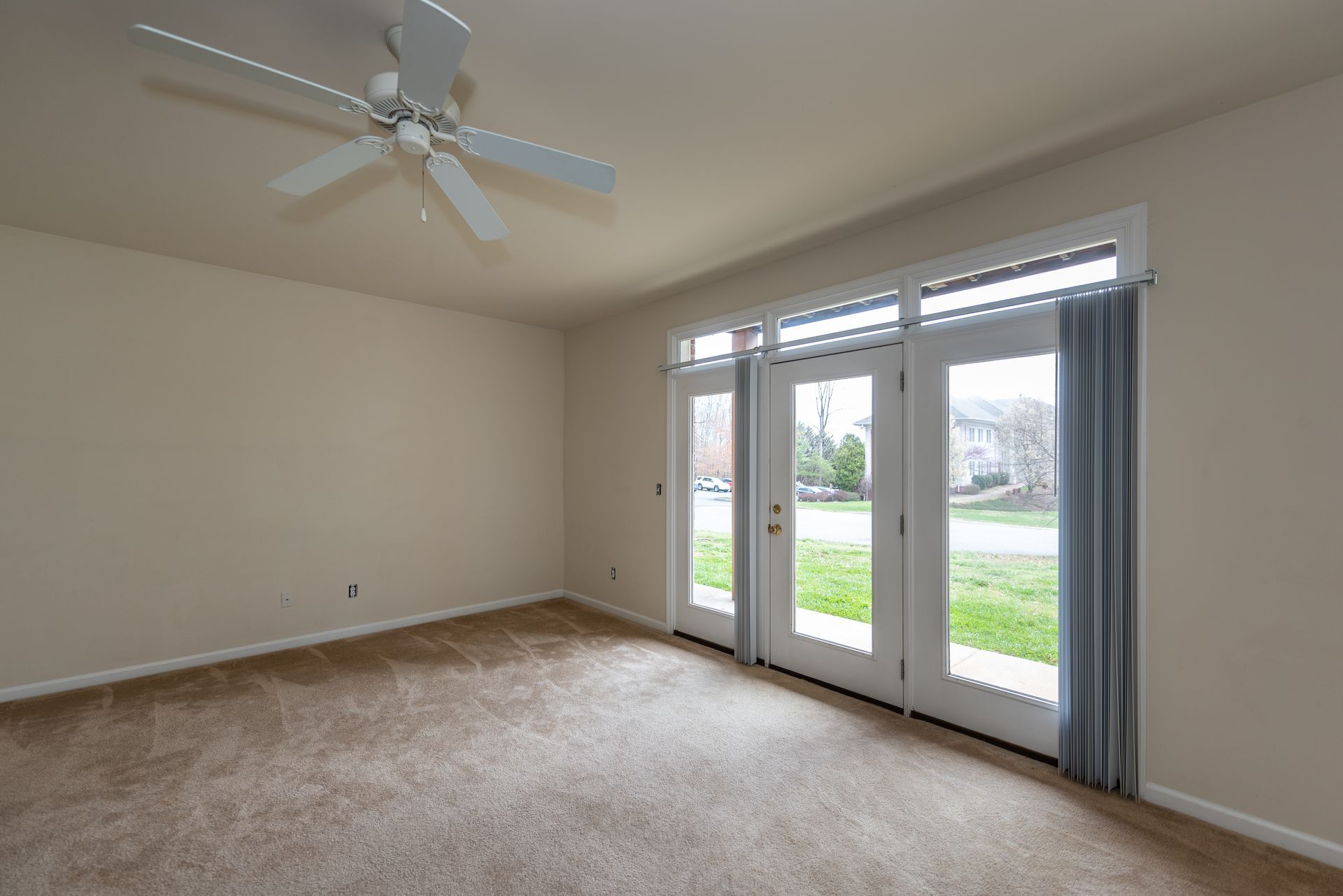 Unrenovated - Living room