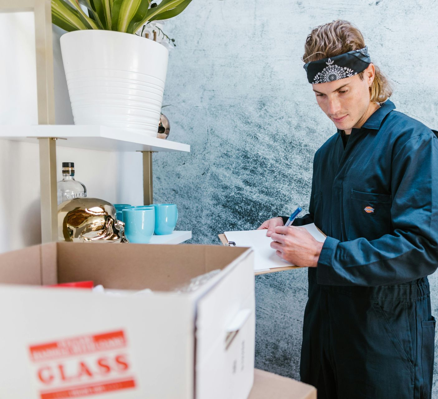 Hybrid and remote office changes can disrupt collaboration without clear systems. With organized packing and labeled inventory, transitions stay smooth