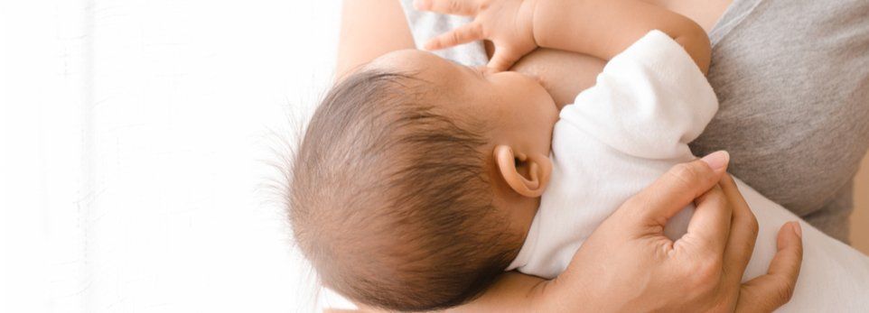 allattamento di un neonato