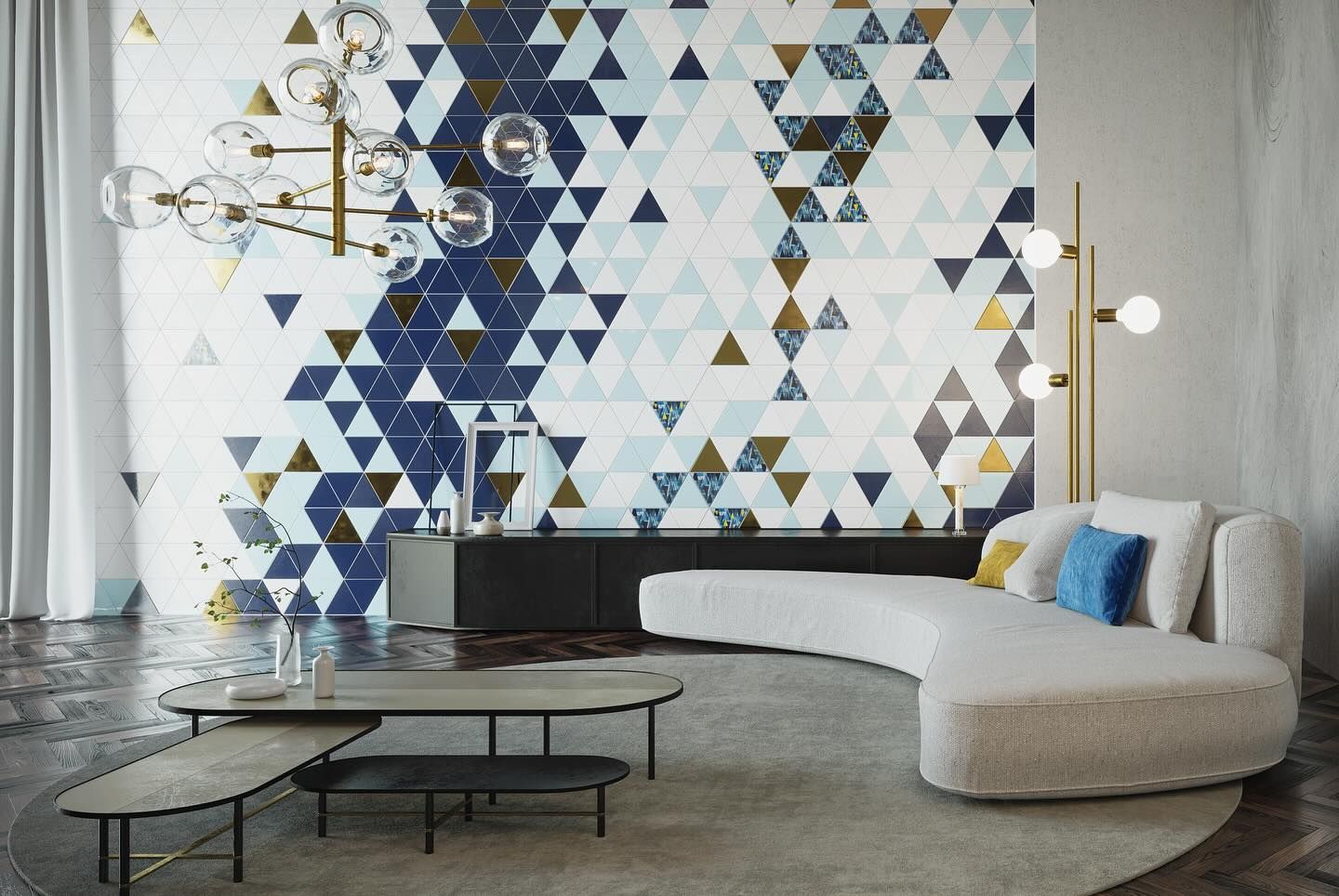 Soggiorno con parete decorativa geometrica, divano curvo e dettagli dorati.