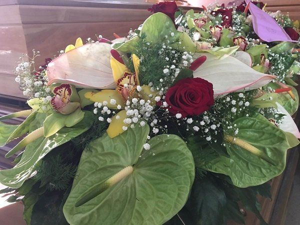 Addobbi floreali delle onoranze funebri a San Vito dei Normanni