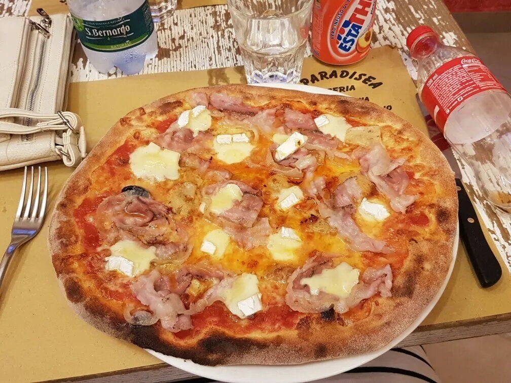 Pizza con prosciutto