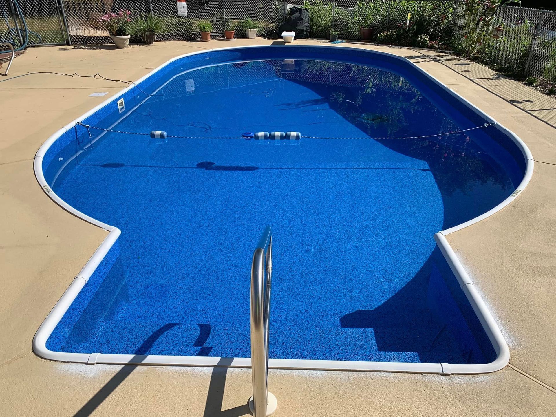 A large swimming pool with a keyhole in the middle of it