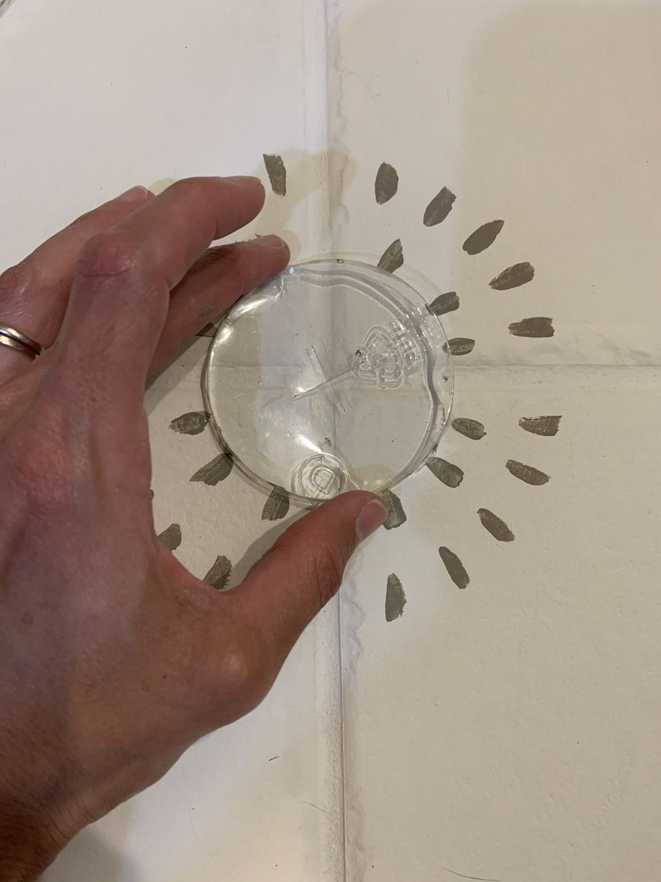 drink lid for painting pattern on tile
