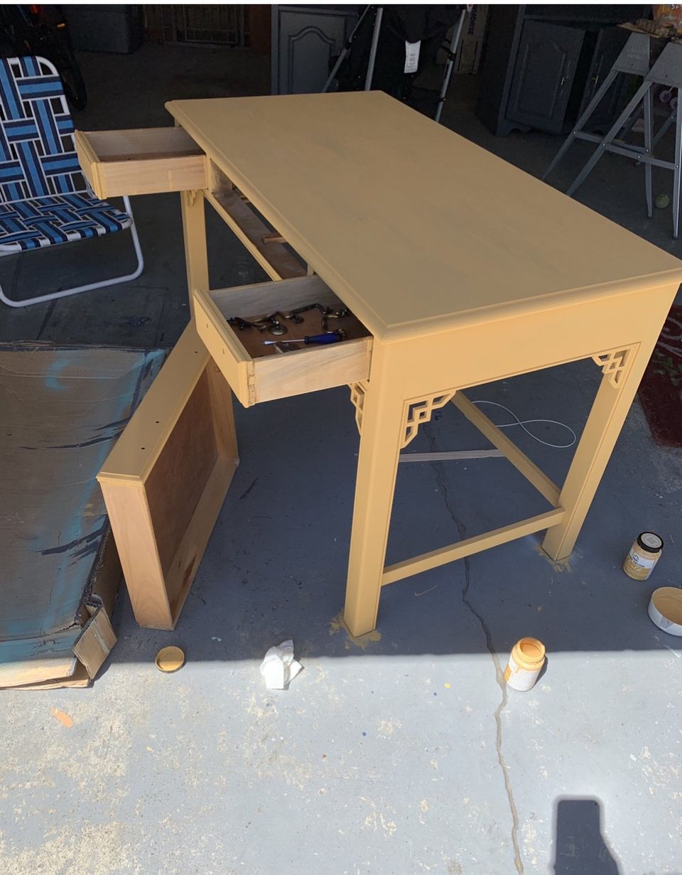 yellow chalk painted desk getting painted