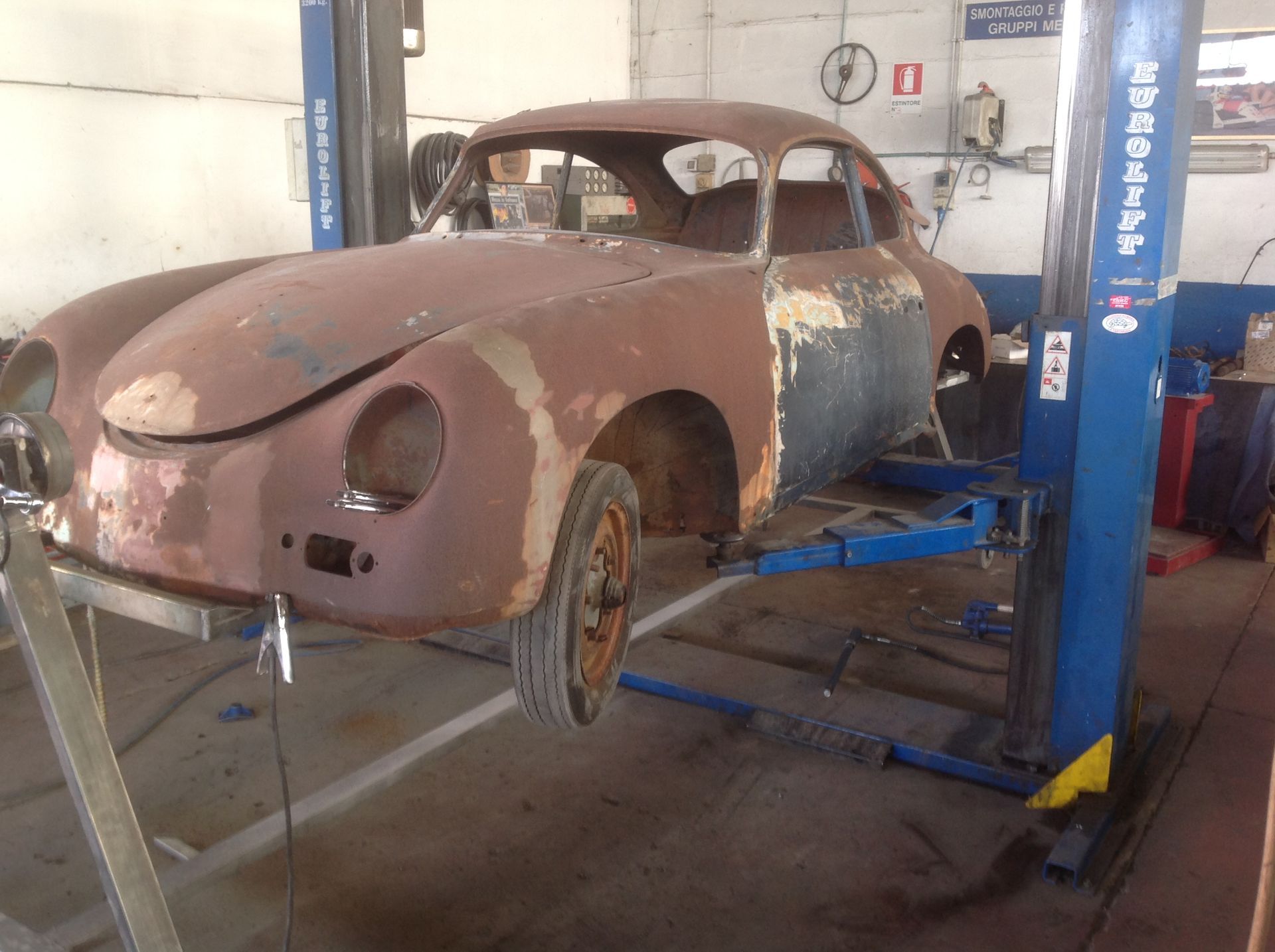 auto prima del restauro