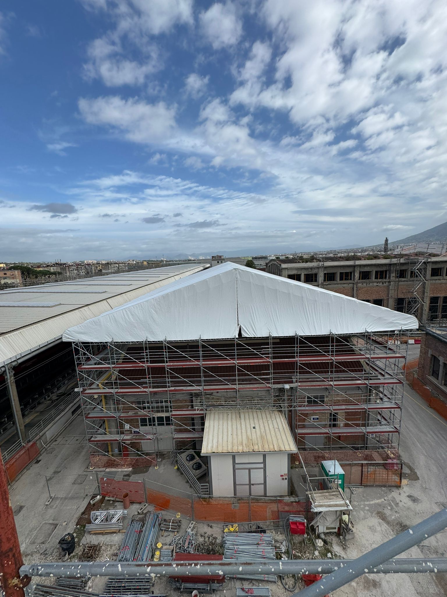 Ponteggio multidirezionale