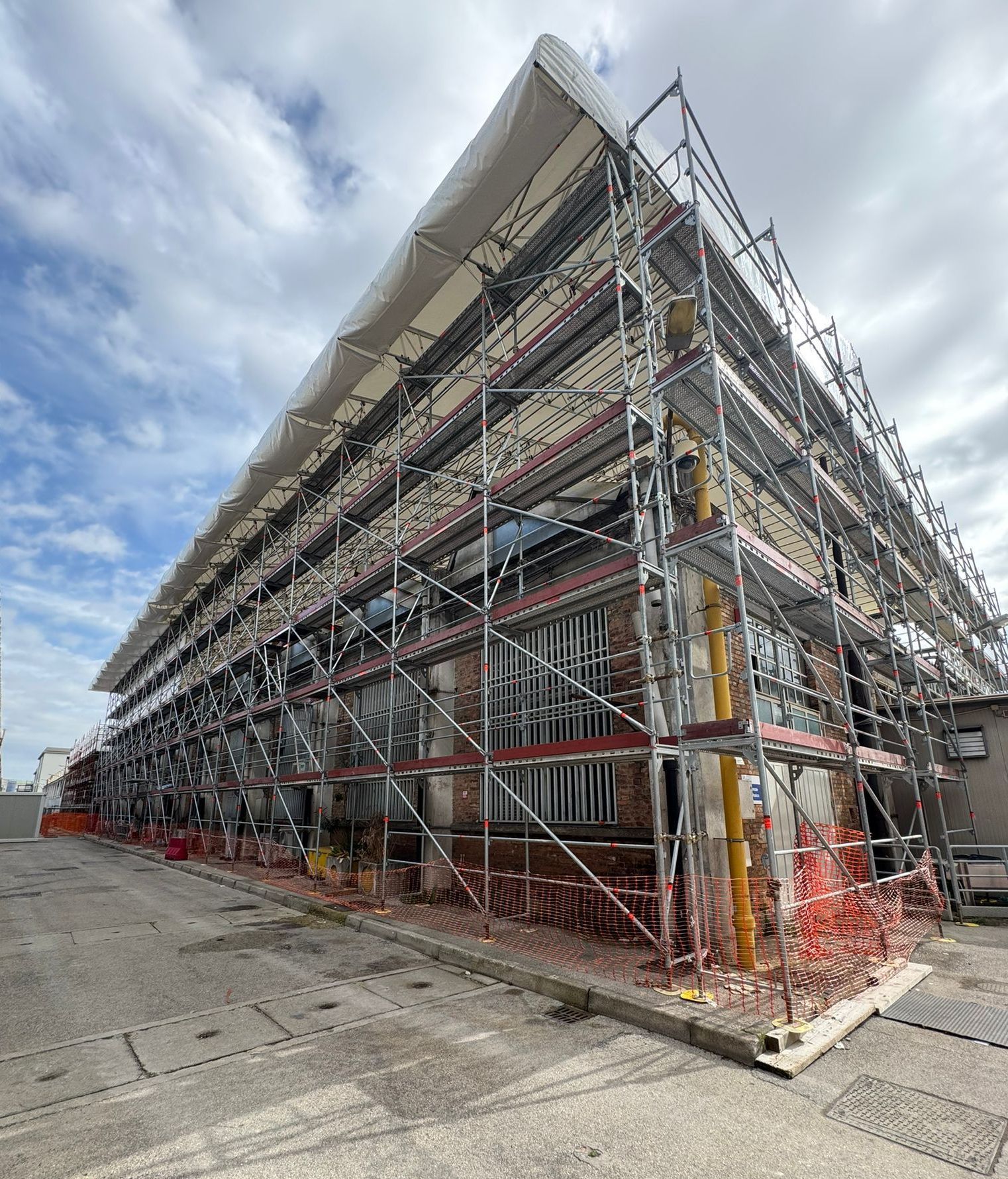 Ponteggio multidirezionale