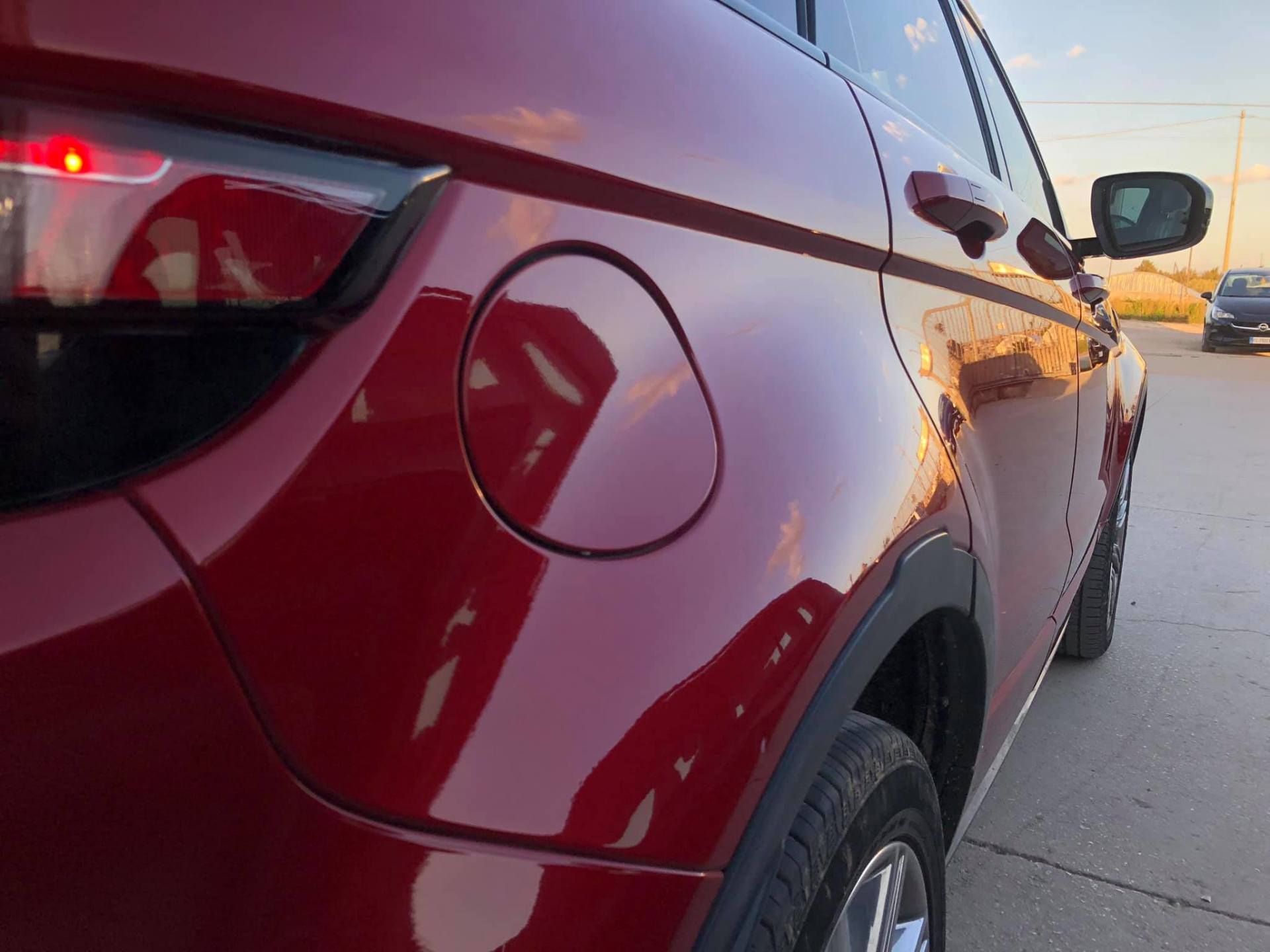 carrozzeria di un'auto rossa